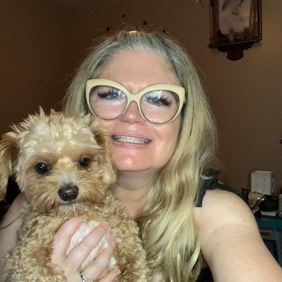 Meet your Posher, Gwendolyn - Picture 7 of 7